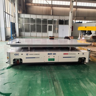 Schwerlastwagen AGV (Automated Guided Vehicle)